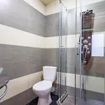 Hotel Rich Oak - з відкритим панорамний басейном