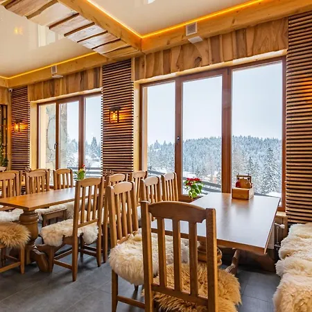 Rich Oak - з відкритим панорамний басейном Hotel Jablunyzja