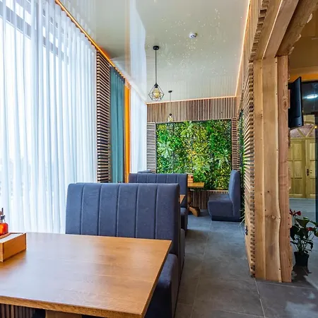 Rich Oak - з відкритим панорамний басейном * 亚布卢尼齐亚