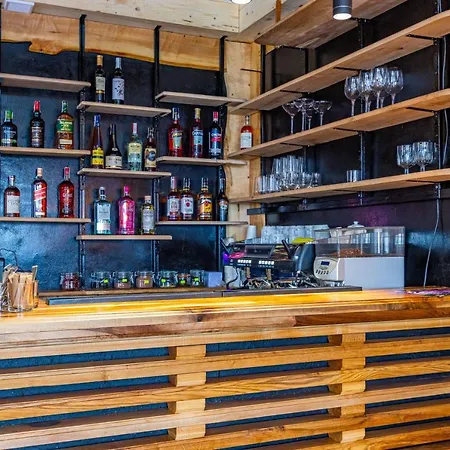 酒店 Rich Oak - з відкритим панорамний басейном *