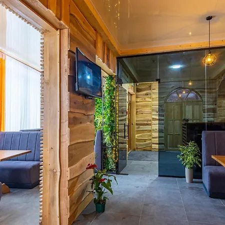 Hotel Rich Oak - з відкритим панорамний басейном