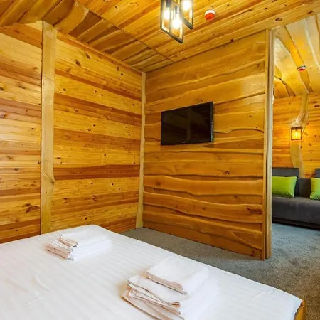 Rich Oak - з відкритим панорамний басейном 酒店