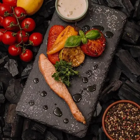 Rich Oak - з відкритим панорамний басейном Hotel