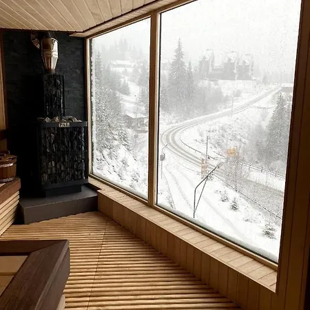 Hotel Rich Oak - з відкритим панорамний басейном Yablunytsya