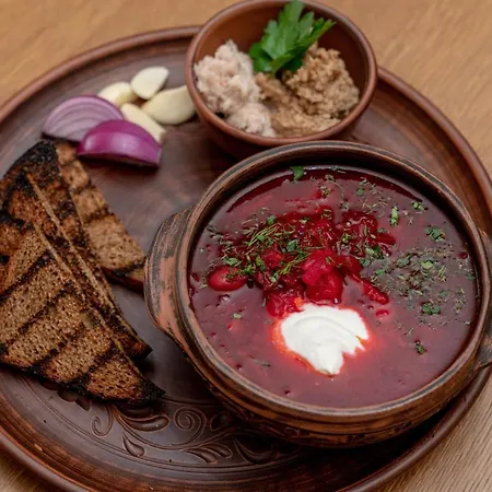 Rich Oak - з відкритим панорамний басейном Jablunyzja