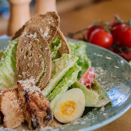 酒店 Rich Oak - з відкритим панорамний басейном