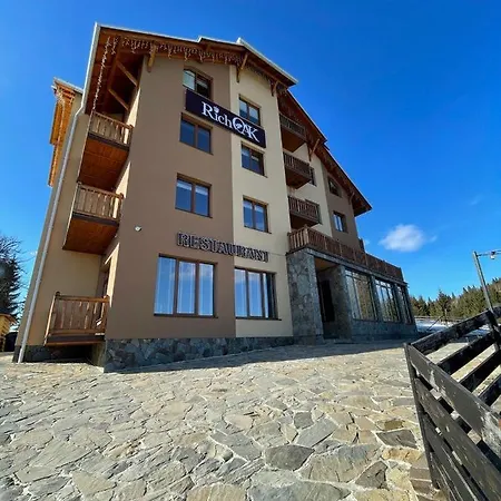 Rich Oak - з відкритим панорамний басейном 酒店