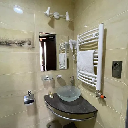 酒店 Rich Oak - з відкритим панорамний басейном 亚布卢尼齐亚