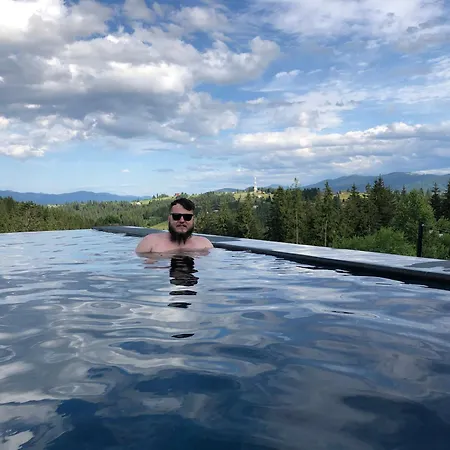 酒店 Rich Oak - з відкритим панорамний басейном *