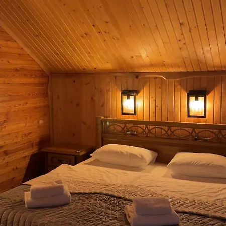 Rich Oak - з відкритим панорамний басейном 酒店 亚布卢尼齐亚