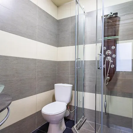 Hotel Rich Oak - з відкритим панорамний басейном
