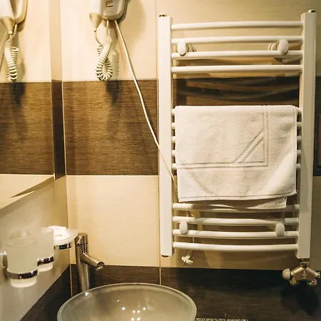 Rich Oak - з відкритим панорамний басейном