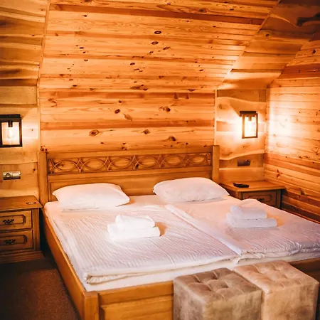 Rich Oak - з відкритим панорамний басейном Hotel