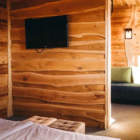 Rich Oak - з відкритим панорамний басейном Hotel *