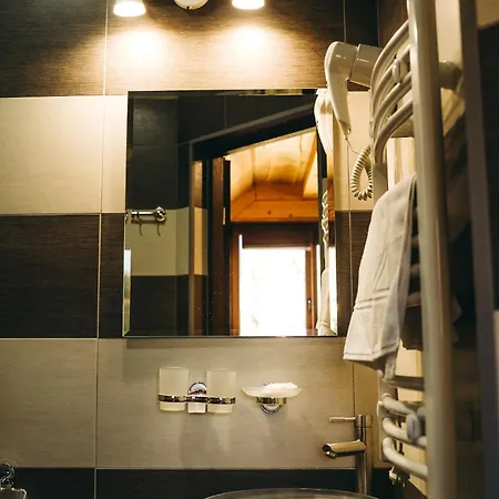 Hotel Rich Oak - з відкритим панорамний басейном