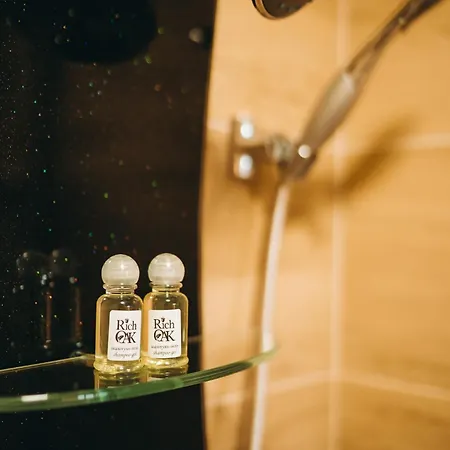 Rich Oak - з відкритим панорамний басейном 酒店 *