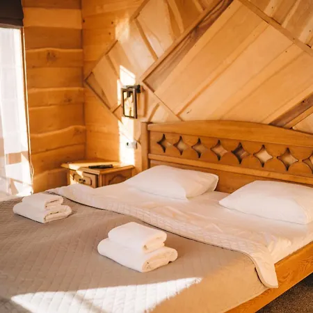 Hotel Rich Oak - з відкритим панорамний басейном Jablunyzja