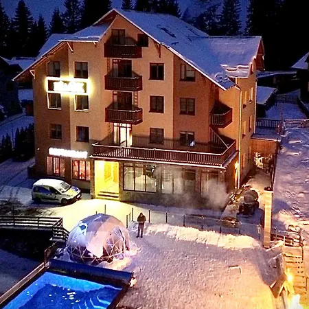 Rich Oak - з відкритим панорамний басейном * 亚布卢尼齐亚