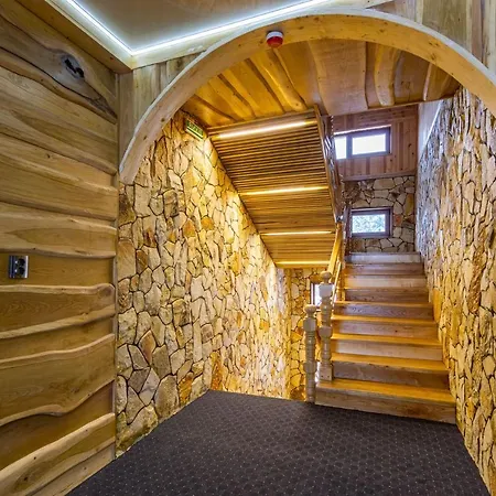 Rich Oak - з відкритим панорамний басейном יבלוניצה