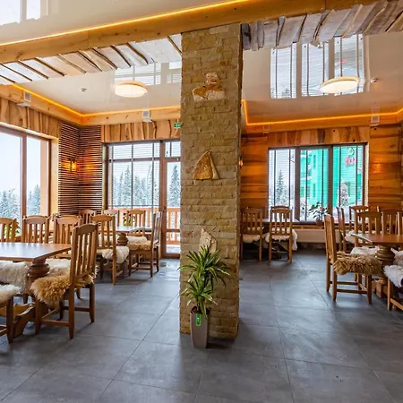 Rich Oak - з відкритим панорамний басейном *