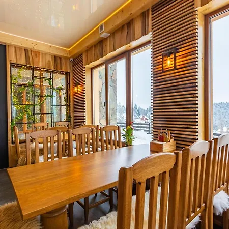 Rich Oak - з відкритим панорамний басейном Hotel Yablunytsya