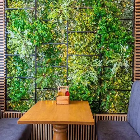 Rich Oak - з відкритим панорамний басейном מלון