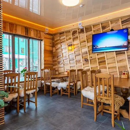 Rich Oak - з відкритим панорамний басейном מלון *