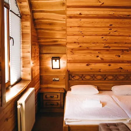 מלון Rich Oak - з відкритим панорамний басейном *