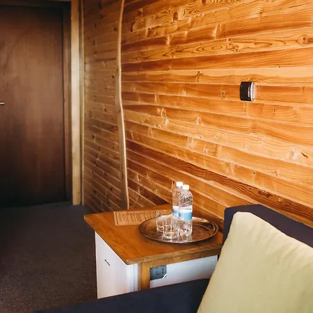 Rich Oak - з відкритим панорамний басейном מלון