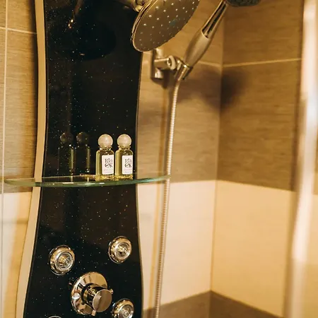 Rich Oak - з відкритим панорамний басейном מלון *