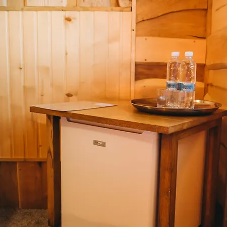 Hotel Rich Oak - з відкритим панорамний басейном Yablunytsya
