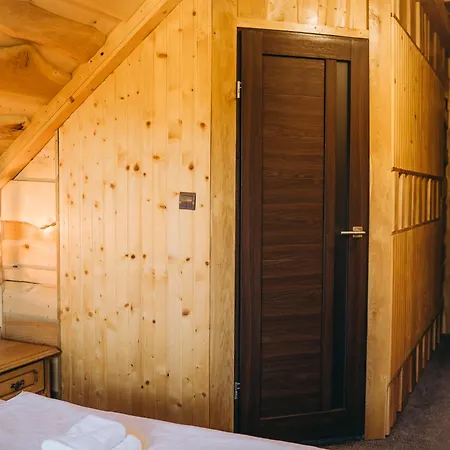 Rich Oak - з відкритим панорамний басейном *