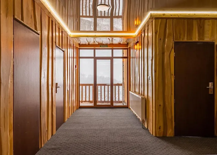 Rich Oak - з відкритим панорамний басейном Otel