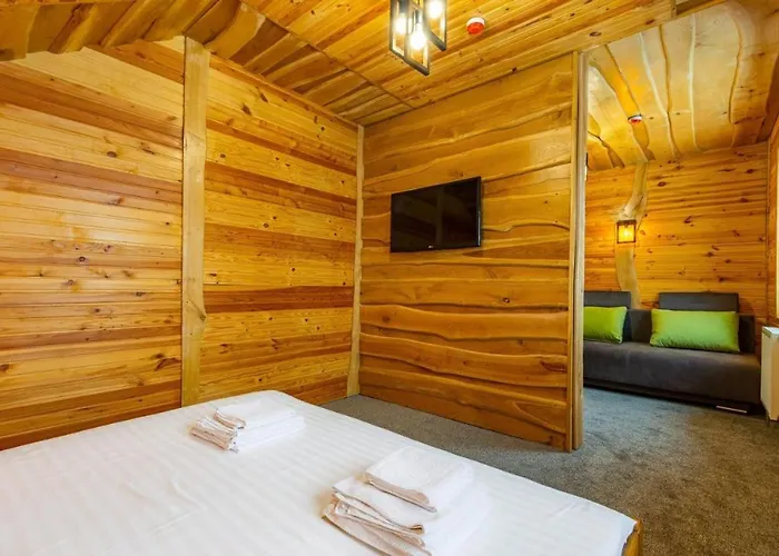 Rich Oak - з відкритим панорамний басейном Otel