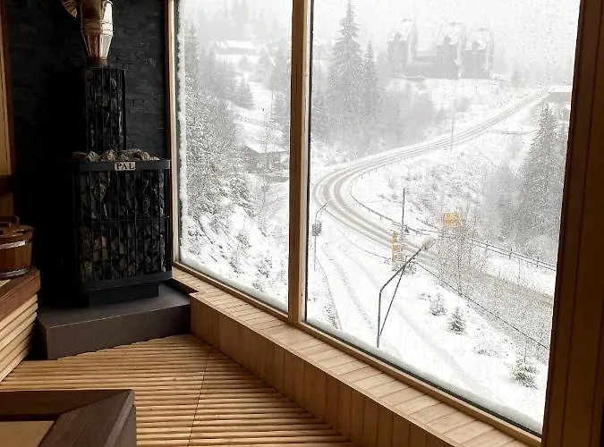 Otel Rich Oak - з відкритим панорамний басейном Yablunytsia