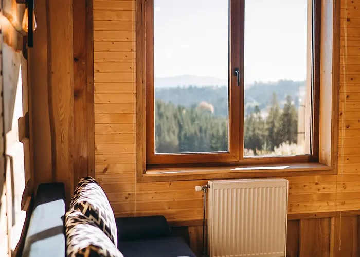 Rich Oak - з відкритим панорамний басейном Otel Yablunytsia
