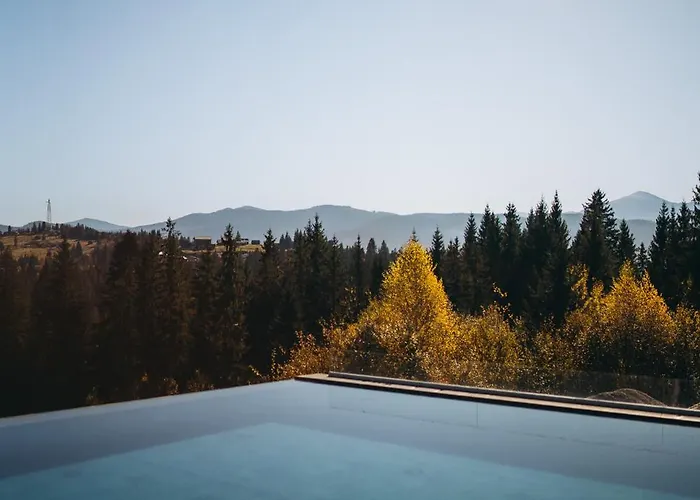 Rich Oak - з відкритим панорамний басейном * Yablunytsia