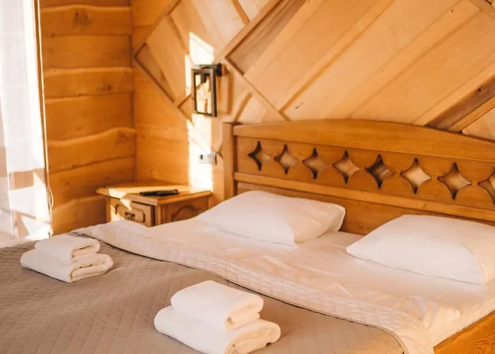 Otel Rich Oak - з відкритим панорамний басейном Yablunytsia